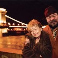 A dokumentumfilm nyomon követi a kínai művészt különböző performanszai, akciói, kiállításai során. A film hazai bemutatója október 18-án lesz az újranyitó Átriumban. 