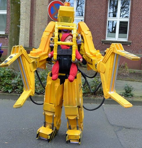 father daughter buddy costume of a P5000 Powerloader from ALIENS 002