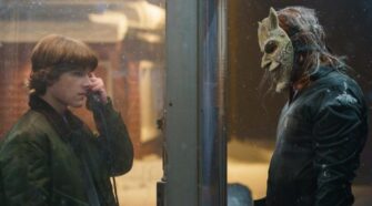 fekete telefon kiemelt