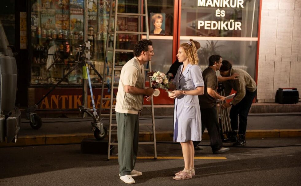 Rujder Vivien amnéziája visszahozza a 90-es éveket, a Beléd estem Valentin-nap körül érkezik - trailer 1 beled estem