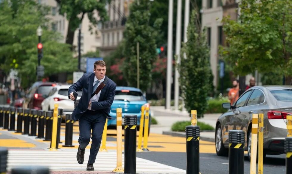 Feszült helyzet - kritika 4 feszult helyzet 5